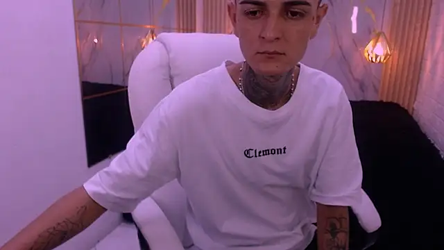 Snapshot of benjamin_anthony chatting on February 17, 12:56 pm benjamin anthony online show from February 17, 12:56 pm