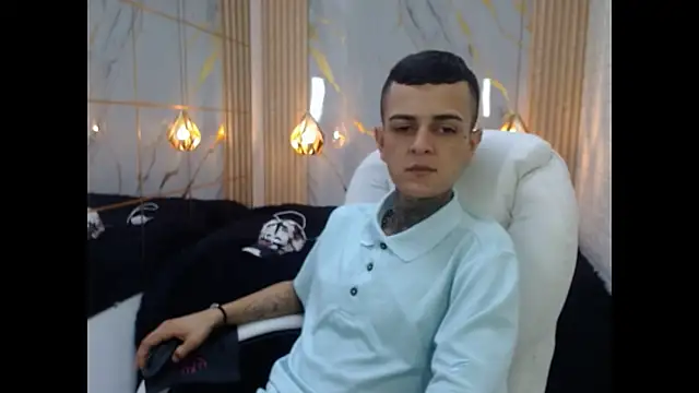 Snapshot of benjamin_anthony chatting on February 19, 1:18 pm benjamin anthony online show from February 19, 1:18 pm