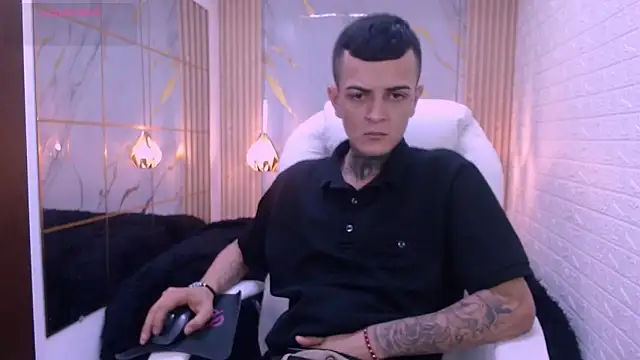 Snapshot of benjamin_anthony chatting on February 20, 1:11 pm benjamin anthony online show from February 20, 1:11 pm