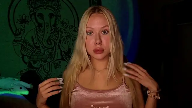 Snapshot of pureeangel chatting on February 23, 7:55 pm pureeangel online show from February 23, 7:55 pm