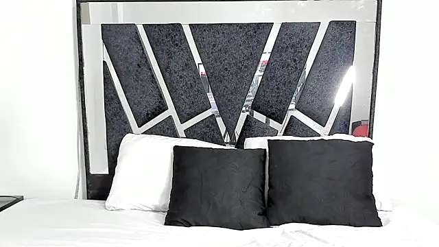 Snapshot of DariaLuca chatting on March 3, 11:49 am DariaLuca online show from March 3, 11:49 am