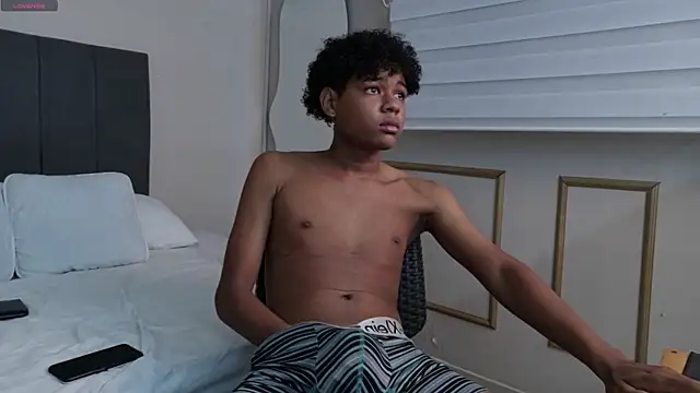 Snapshot of Twink_Alex19 chatting on February 19, 12:34 pm Twink Alex19 online show from February 19, 12:34 pm