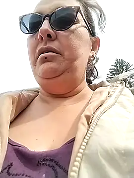 Snapshot of _Saraqueen chatting on March 3, 2:34 pm Saraqueen online show from March 3, 2:34 pm