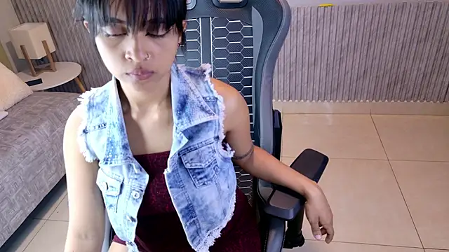 Abby18  online show from February 14, 4:20 am