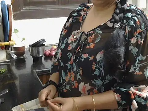 Hot Sonniyaa online show from February 20, 8:38 am