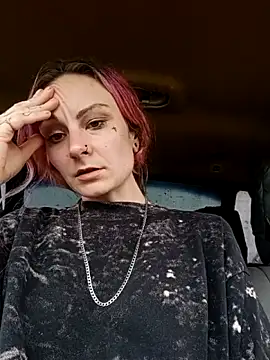 issyamazin online show from March 27, 7:35 pm