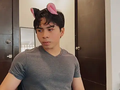 Snapshot of BentoBoxxx chatting on March 4, 5:52 pm BentoBoxxx online show from March 4, 5:52 pm