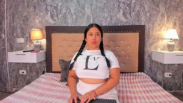 Snapshot of Daphne_sweett chatting on March 1, 12:40 pm Daphne sweett online show from March 1, 12:40 pm