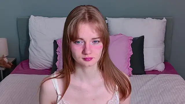 ElfieWhite online show from May 18, 4:24 pm
