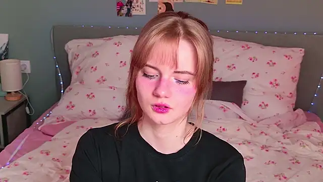 ElfieWhite online show from June 7, 6:44 pm