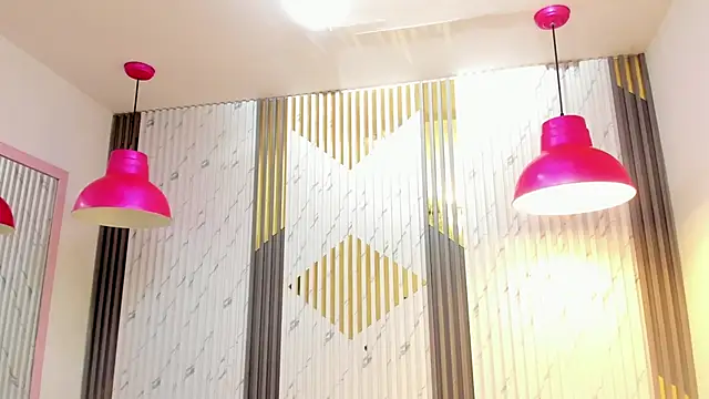 SaraaLopeez online show from March 4, 7:20 pm