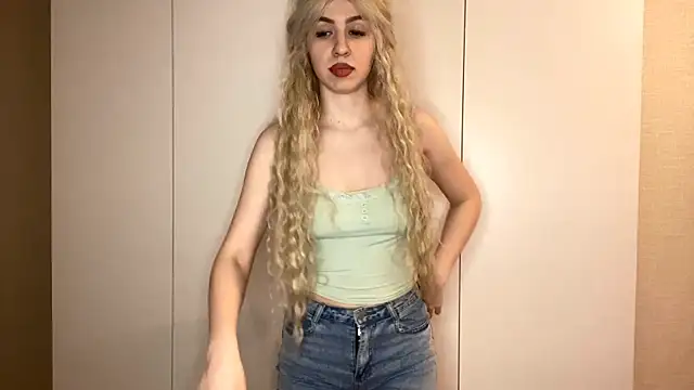 LudieWestre online show from February 28, 5:03 pm