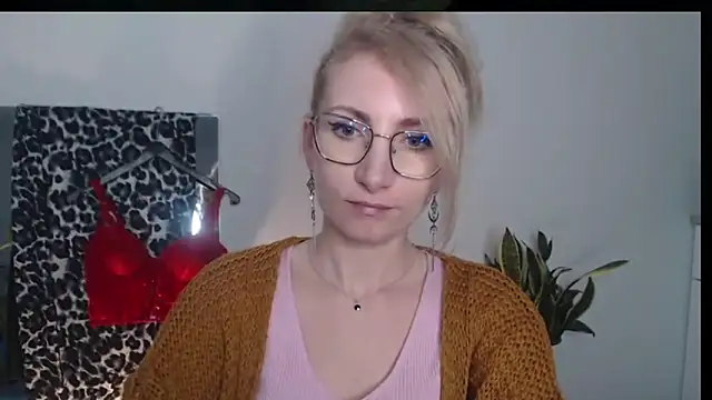 CinderellaMoon online show from April 8, 5:29 am