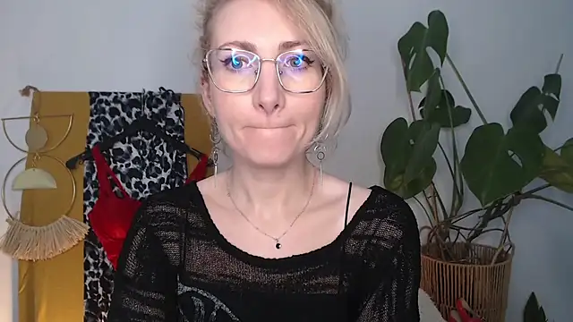 CinderellaMoon online show from April 13, 5:24 am