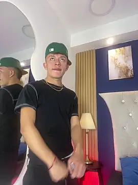 Snapshot of Dark_Nico chatting on February 28, 4:13 am Dark Nico online show from February 28, 4:13 am