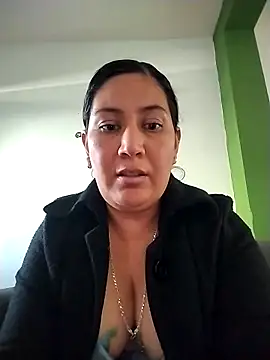 Snapshot of Arely_Sweet chatting on February 16, 9:44 pm Arely Sweet online show from February 16, 9:44 pm