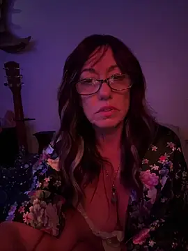 Snapshot of Trophy_Milf chatting on February 13, 11:17 am Trophy Milf online show from February 13, 11:17 am