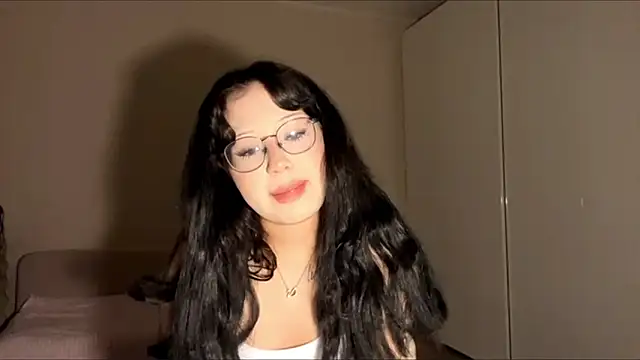 Snapshot of KateGlowee chatting on February 21, 3:02 pm KateGlowee online show from February 21, 3:02 pm