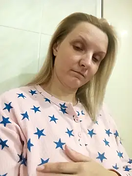 Snapshot of SusanGold9211 chatting on February 26, 7:57 pm SusanGold9211 online show from February 26, 7:57 pm