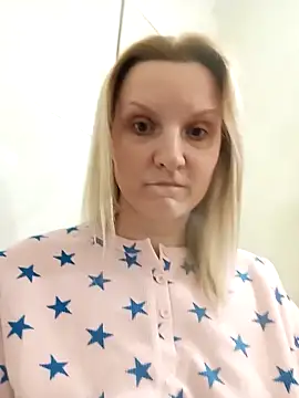 Snapshot of SusanGold9211 chatting on March 1, 12:23 am SusanGold9211 online show from March 1, 12:23 am