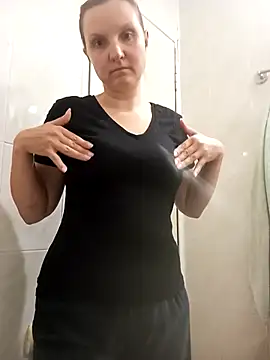 Snapshot of SusanGold9211 chatting on March 3, 10:43 am SusanGold9211 online show from March 3, 10:43 am