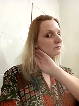 Snapshot of SusanGold9211 chatting on March 4, 11:49 am SusanGold9211 online show from March 4, 11:49 am