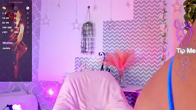 NahomyVega online show from April 14, 8:15 pm