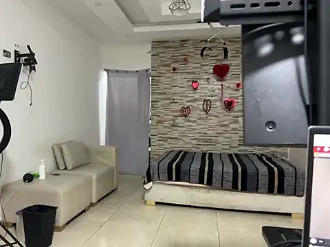 kinkyhousexxxx online show from February 18, 11:33 pm