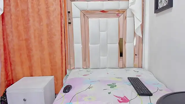 Snapshot of kimberly_xoxo_3 chatting on February 18, 3:24 am kimberly xoxo 3 online show from February 18, 3:24 am