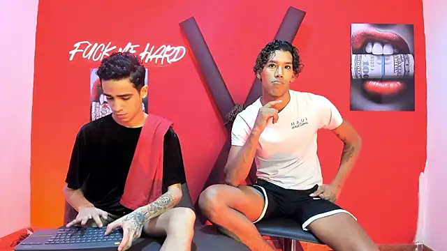 Snapshot of GREEN_BOYS chatting on February 17, 7:27 am GREEN BOYS online show from February 17, 7:27 am