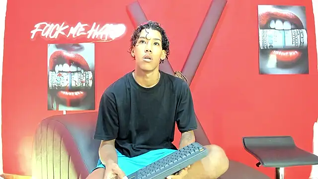 Snapshot of GREEN_BOYS chatting on February 19, 7:26 am GREEN BOYS online show from February 19, 7:26 am