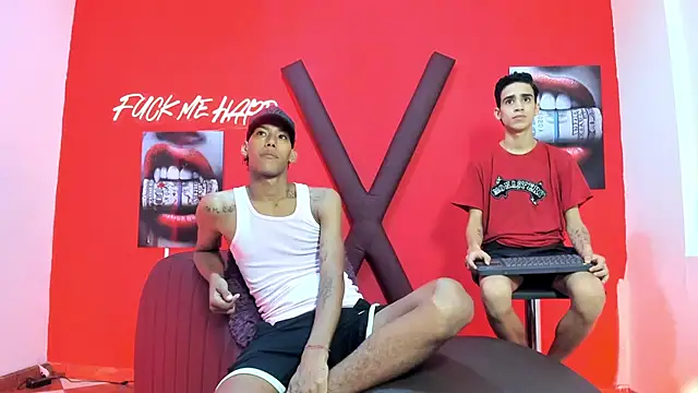 Snapshot of GREEN_BOYS chatting on February 20, 7:32 am GREEN BOYS online show from February 20, 7:32 am