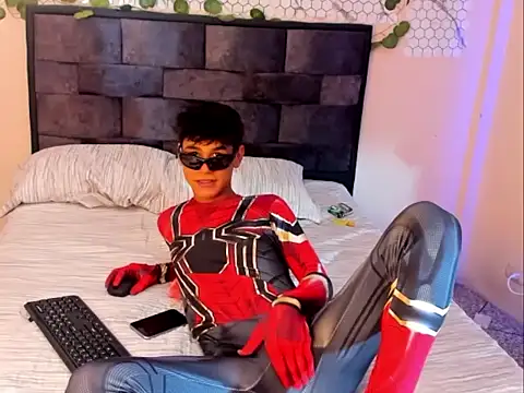 Snapshot of Stiben_coll12 chatting on February 18, 7:37 am Stiben coll12 online show from February 18, 7:37 am