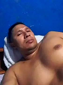 Snapshot of deiner13 chatting on February 18, 9:33 pm deiner13 online show from February 18, 9:33 pm