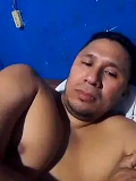 Snapshot of deiner13 chatting on February 24, 8:29 pm deiner13 online show from February 24, 8:29 pm