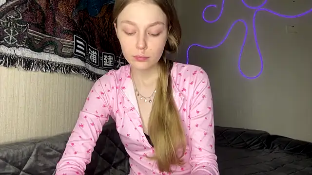 CassandraMur online show from March 6, 6:04 pm