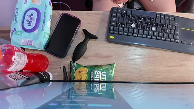 Snapshot of BarbieHannaB_ chatting on March 4, 7:20 pm BarbieHannaB online show from March 4, 7:20 pm