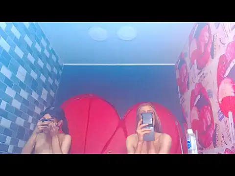 charlottxjuless online show from February 20, 2:06 pm