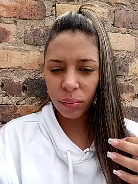 kiki milu online show from April 1, 2:03 pm