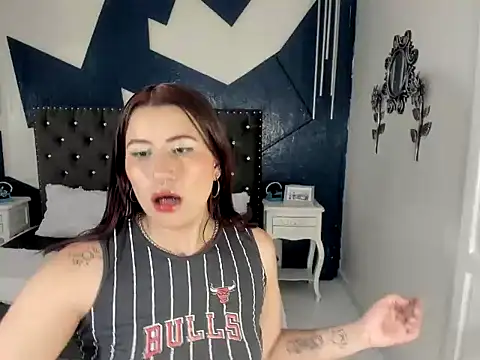 Snapshot of sara_gray__ chatting on February 21, 7:26 pm sara gray online show from February 21, 7:26 pm