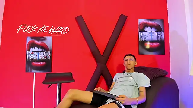 BOYS PLAY online show from March 28, 7:19 am