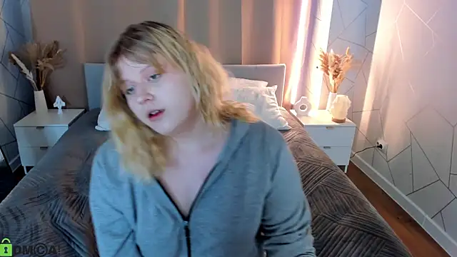 Snapshot of luna_c0ra chatting on February 26, 1:04 am luna c0ra online show from February 26, 1:04 am