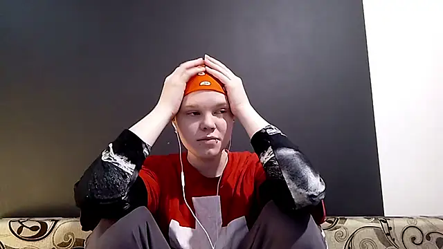 CurlaPettyBom online show from February 22, 8:02 am