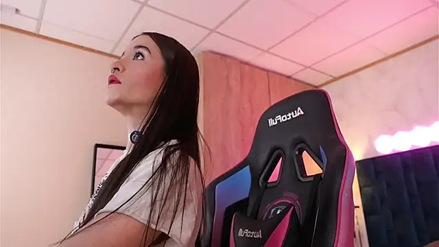 Snapshot of LucyDeLuca chatting on February 26, 7:51 am LucyDeLuca online show from February 26, 7:51 am