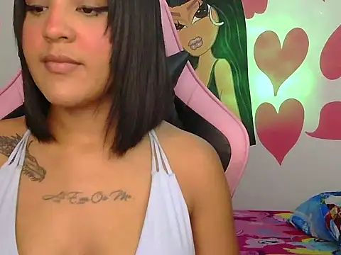 Snapshot of Alison_21 chatting on February 21, 12:33 am Alison 21 online show from February 21, 12:33 am