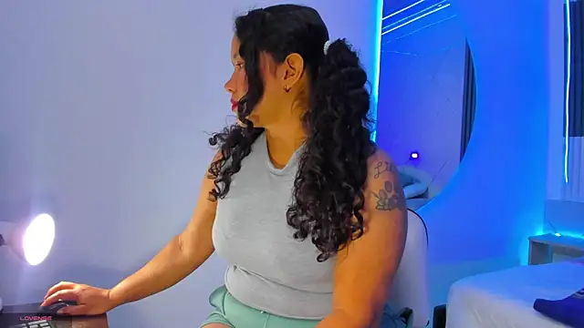 Snapshot of Leila_rossi chatting on March 5, 2:51 am Leila rossi online show from March 5, 2:51 am