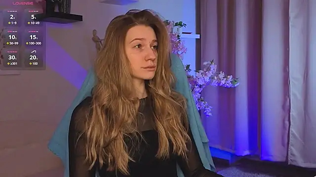 Vanessa  Lui online show from February 28, 4:08 pm