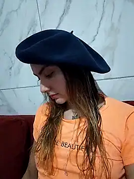 Snapshot of Larinhacat chatting on March 2, 3:52 am Larinhacat online show from March 2, 3:52 am