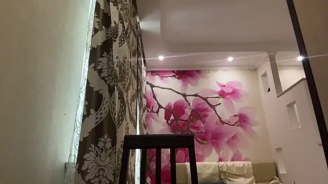 MaeRaads online show from February 28, 12:28 pm