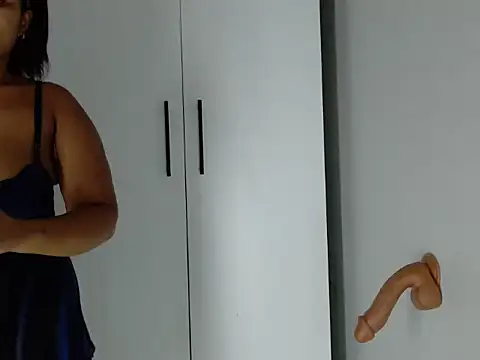 Snapshot of Loyal_Sashaa chatting on February 24, 5:27 am Loyal Sashaa online show from February 24, 5:27 am